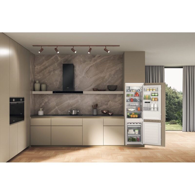 Whirlpool 267L Integrated Fridge Freezer - WHC18D021C1